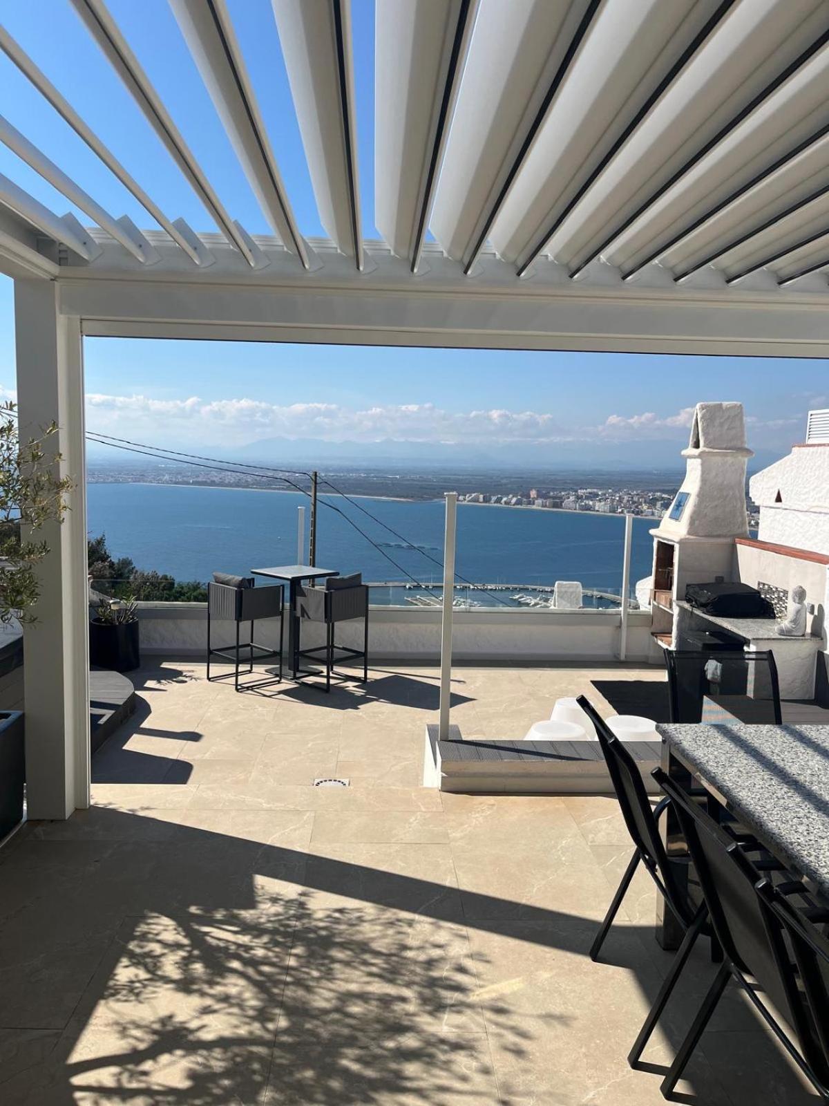Appartement Duplex Rosas Avec Terrasse Magnifique Jacuzzi Vue Mer Exterior foto